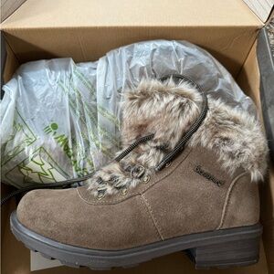 Bearpaw boots size 8